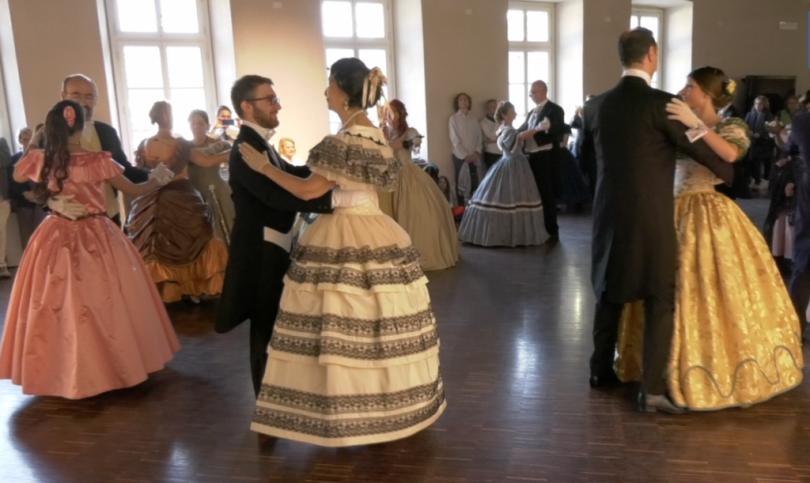 VIDEO - Il gran ballo in costumi ottocenteschi per Giuseppe Antonio Ottavi